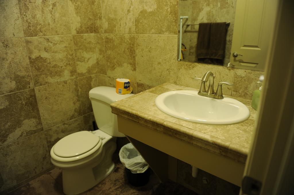 Camelot Inn At Honeyville Extérieur photo
