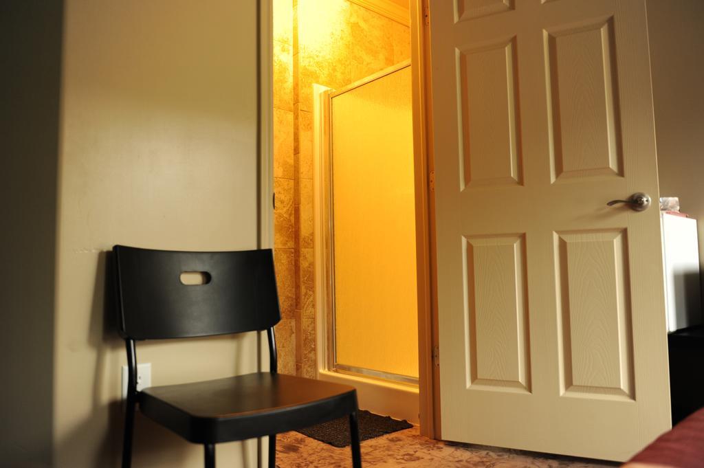 Camelot Inn At Honeyville Chambre photo