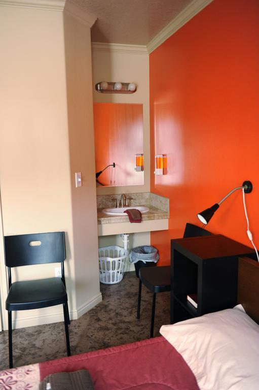 Camelot Inn At Honeyville Chambre photo