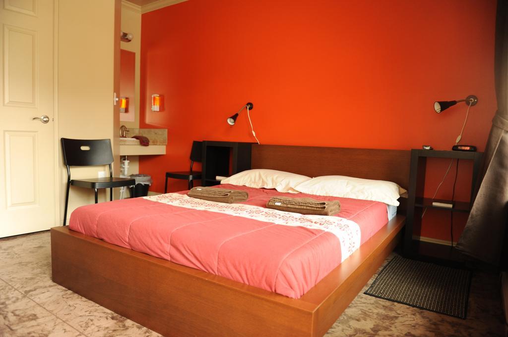 Camelot Inn At Honeyville Chambre photo