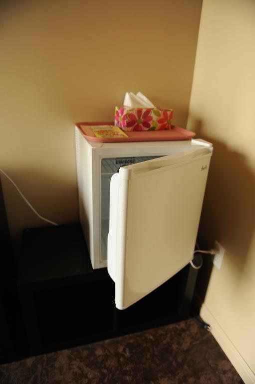 Camelot Inn At Honeyville Chambre photo