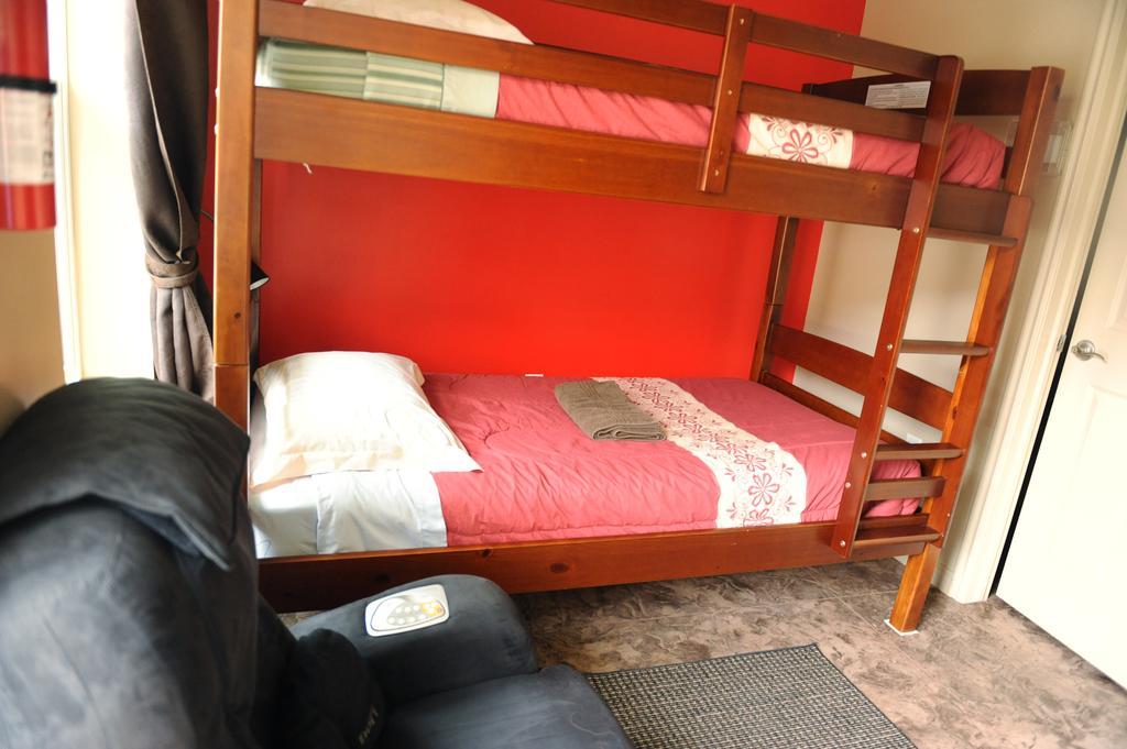 Camelot Inn At Honeyville Chambre photo
