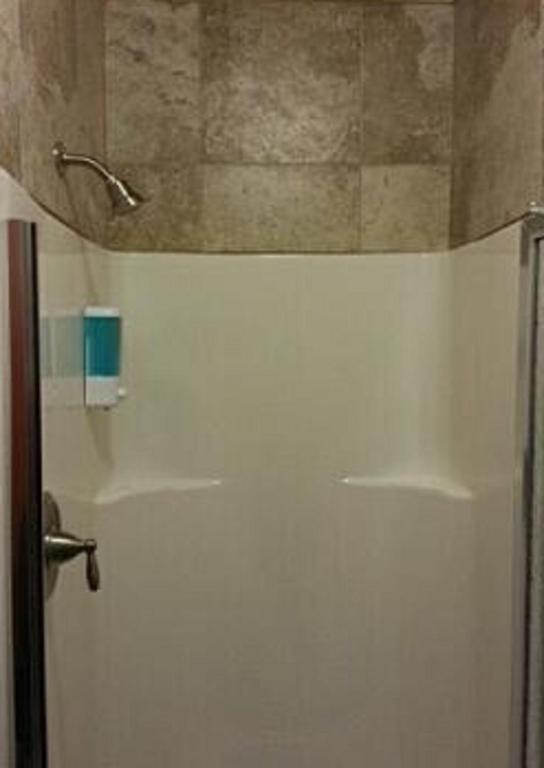 Camelot Inn At Honeyville Chambre photo